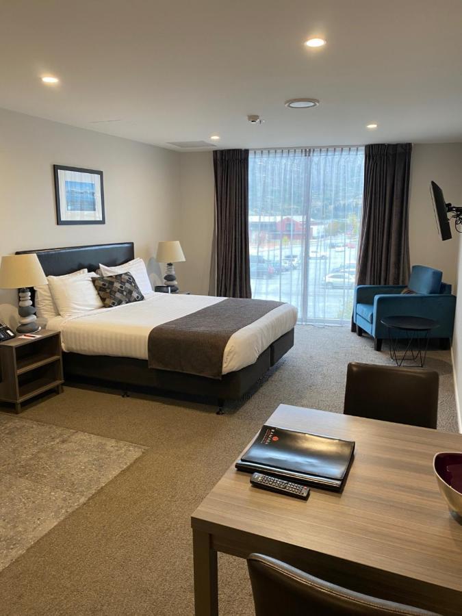 Ramada Suites By Wyndham Queenstown Remarkables Park Bagian luar foto