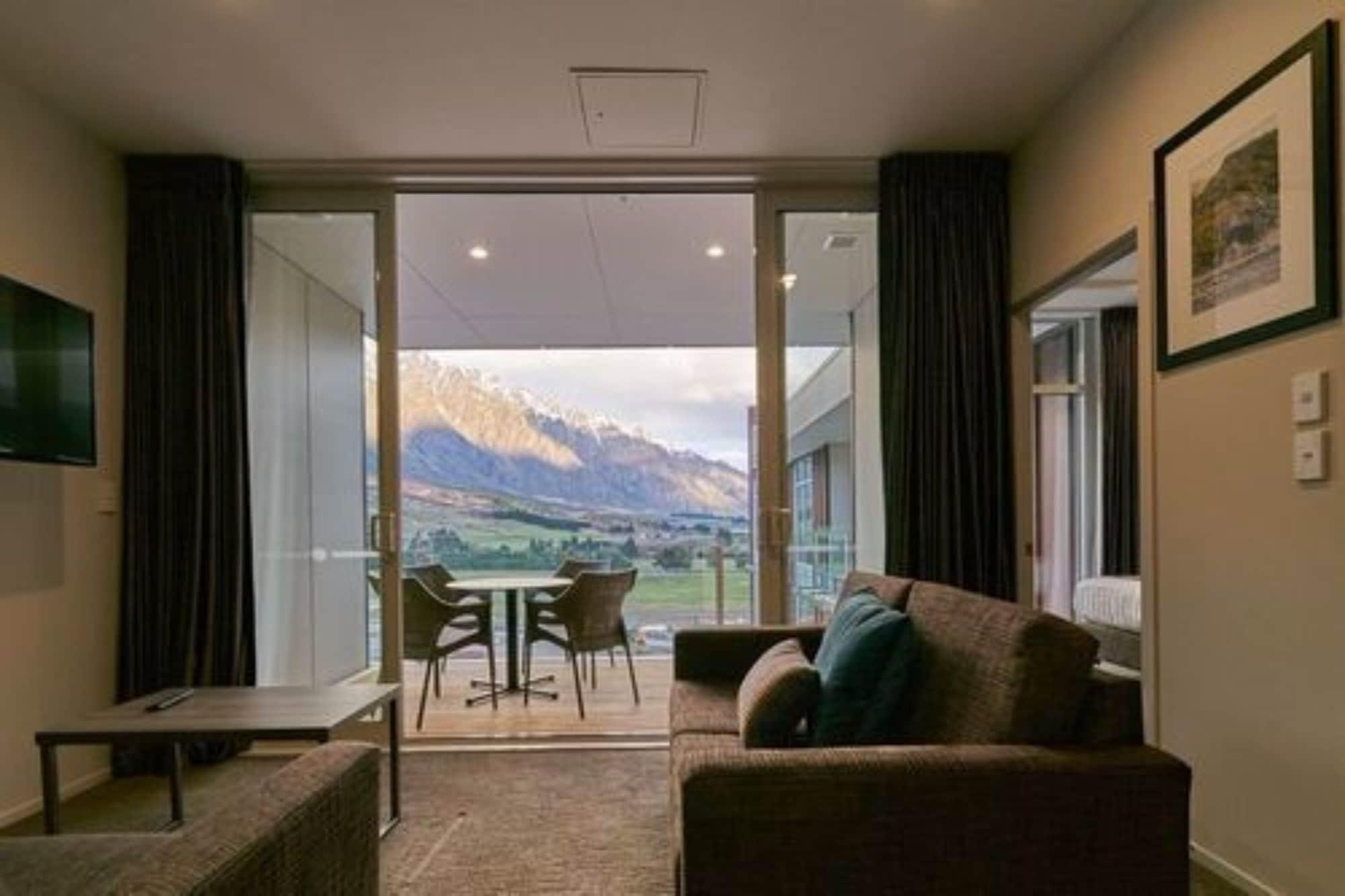 Ramada Suites By Wyndham Queenstown Remarkables Park Bagian luar foto