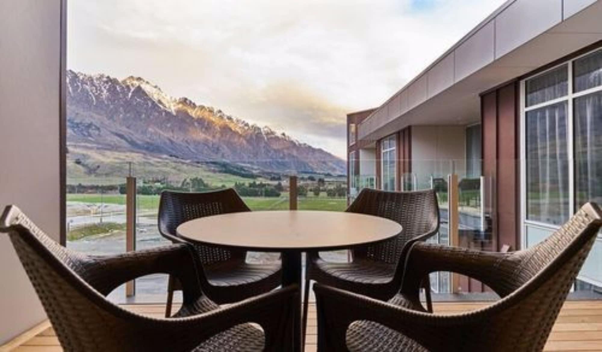 Ramada Suites By Wyndham Queenstown Remarkables Park Bagian luar foto