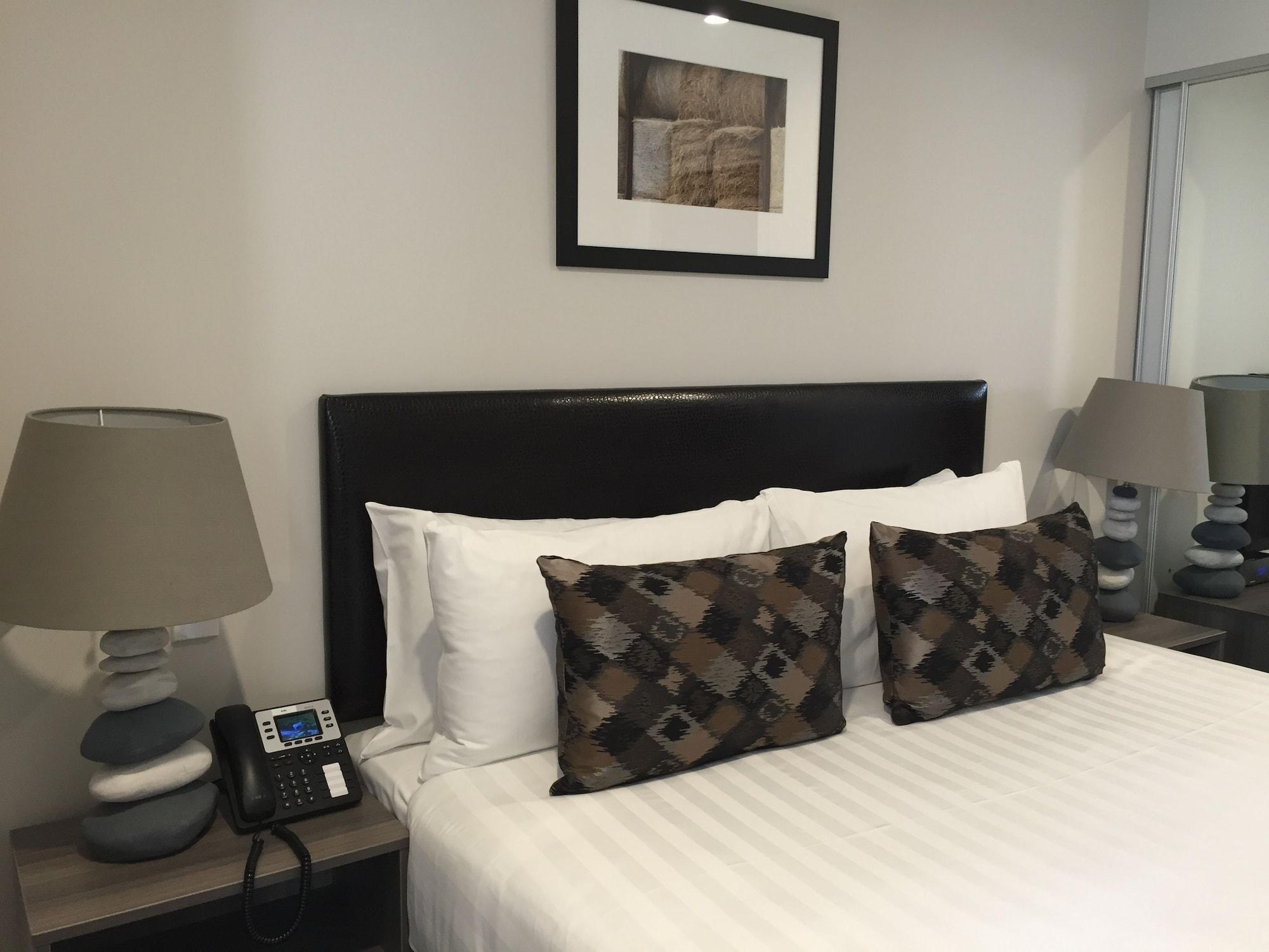 Ramada Suites By Wyndham Queenstown Remarkables Park Bagian luar foto