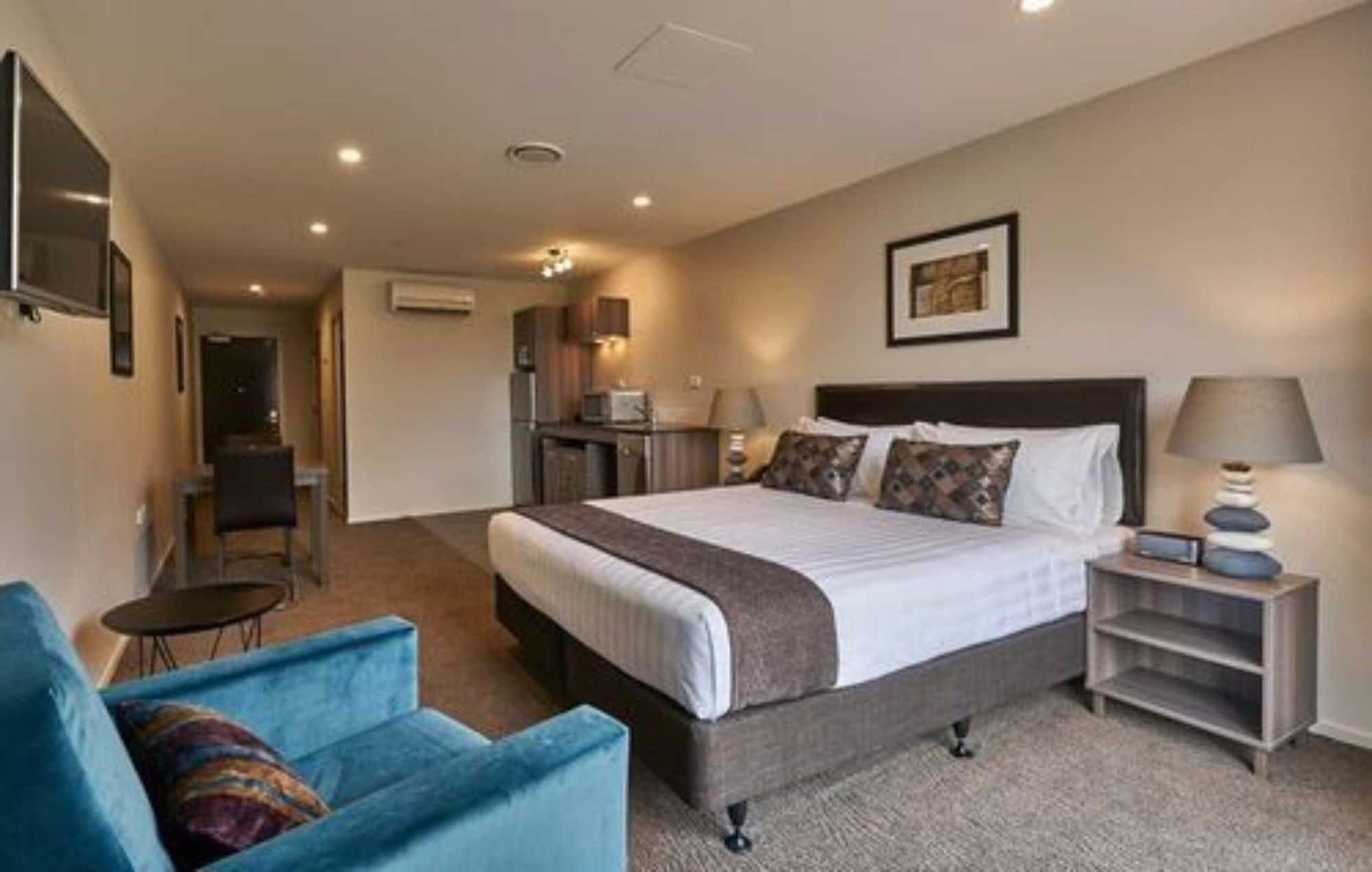 Ramada Suites By Wyndham Queenstown Remarkables Park Bagian luar foto