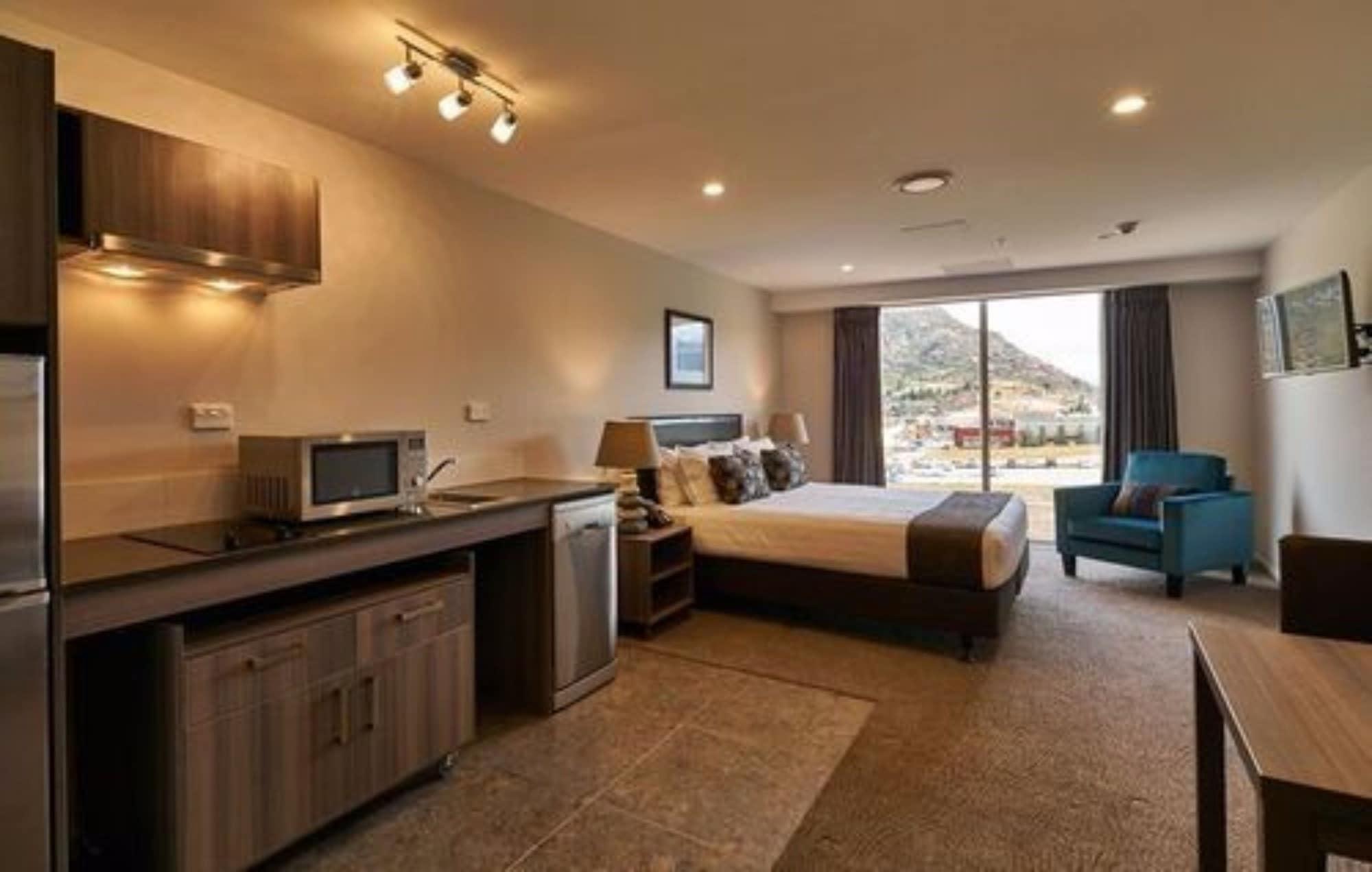 Ramada Suites By Wyndham Queenstown Remarkables Park Bagian luar foto