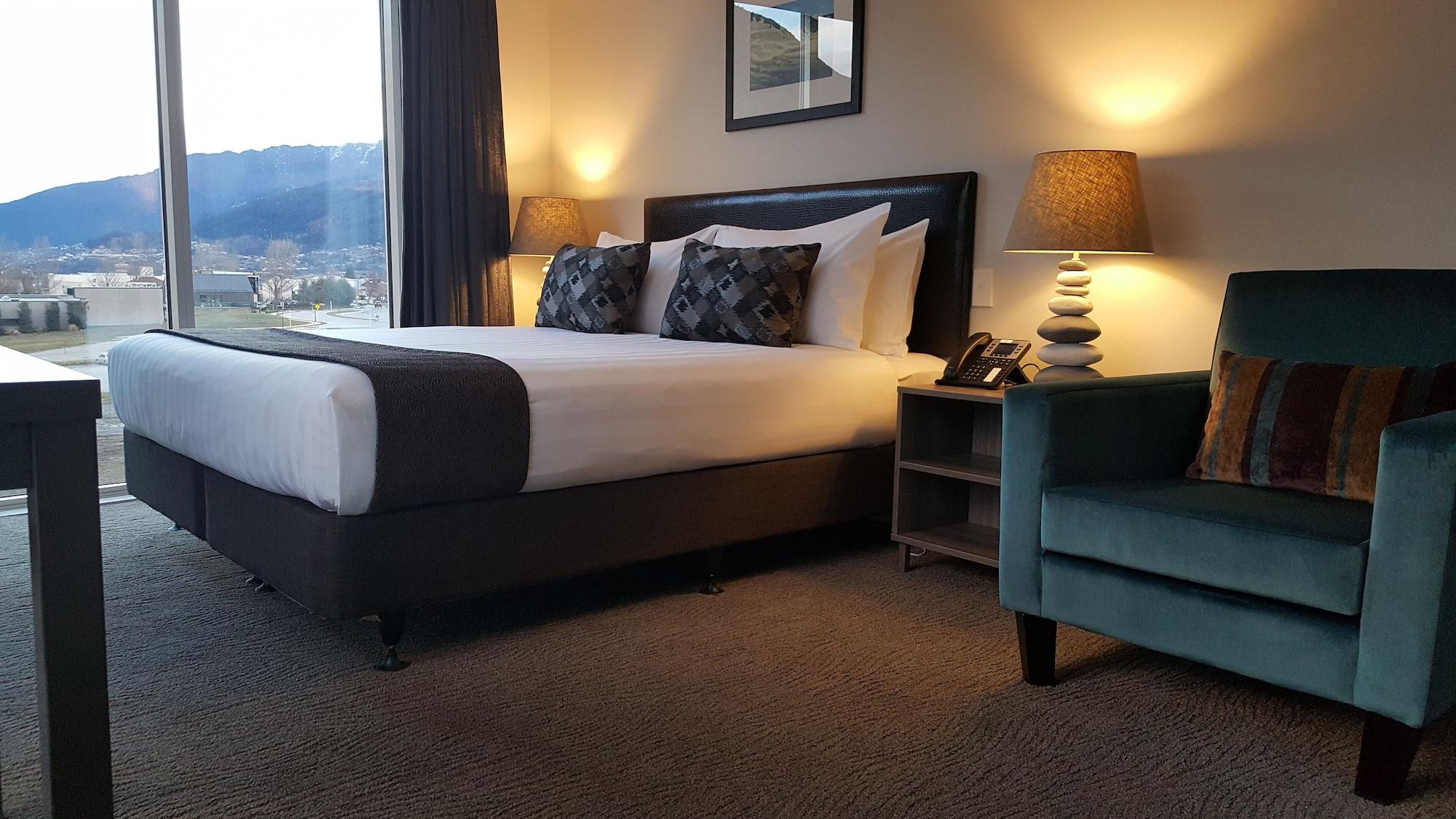 Ramada Suites By Wyndham Queenstown Remarkables Park Bagian luar foto