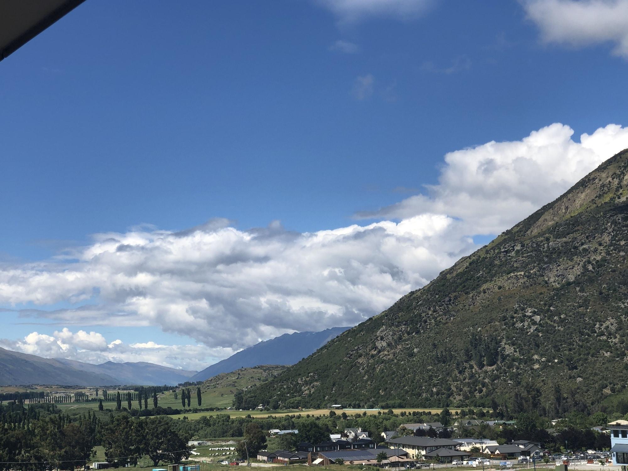 Ramada Suites By Wyndham Queenstown Remarkables Park Bagian luar foto