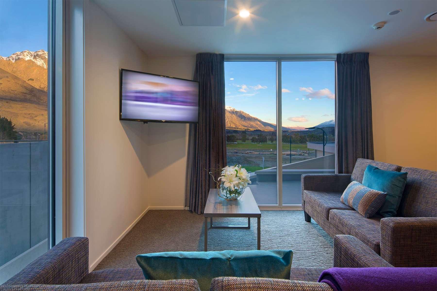 Ramada Suites By Wyndham Queenstown Remarkables Park Bagian luar foto