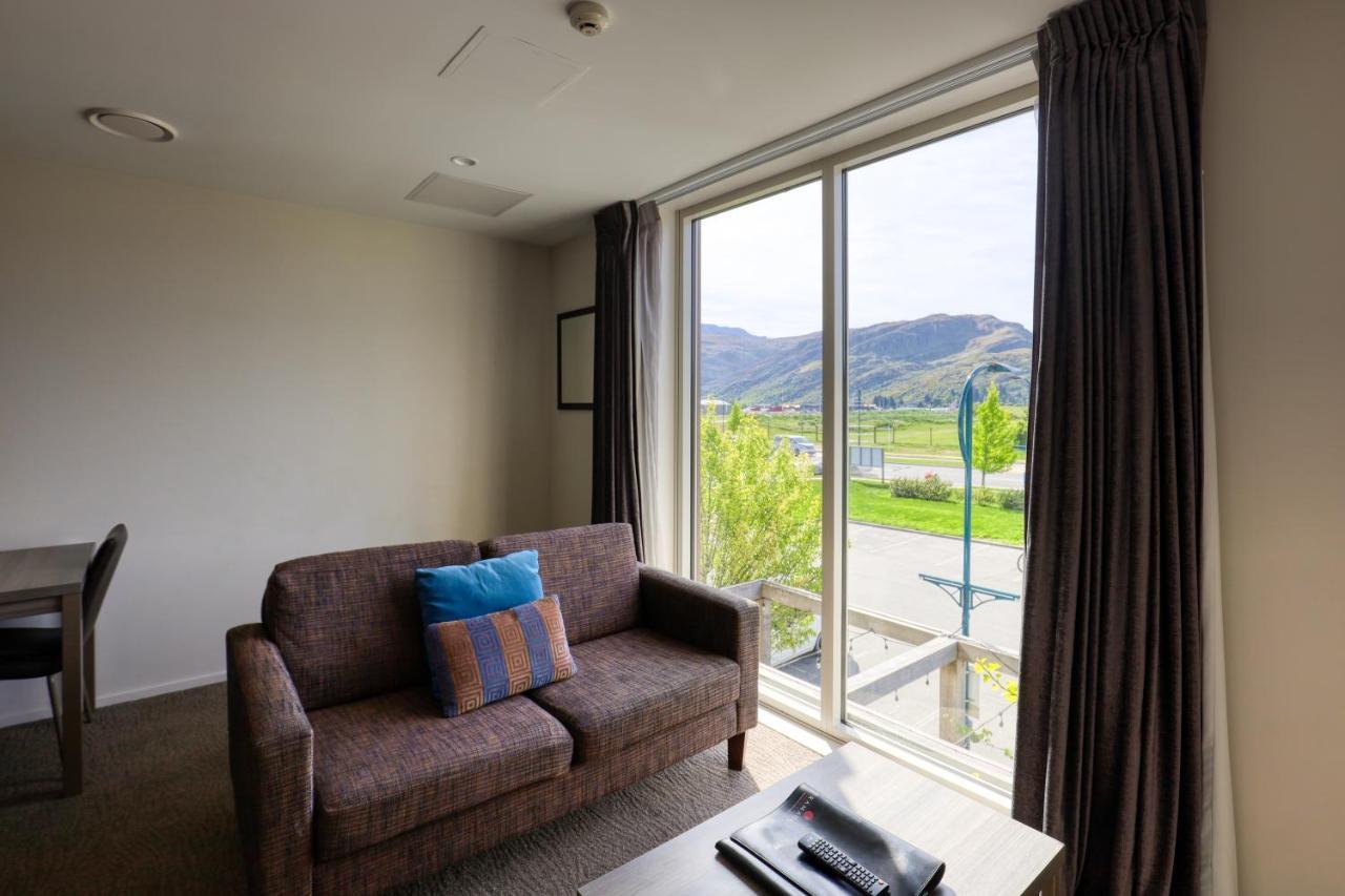 Ramada Suites By Wyndham Queenstown Remarkables Park Bagian luar foto