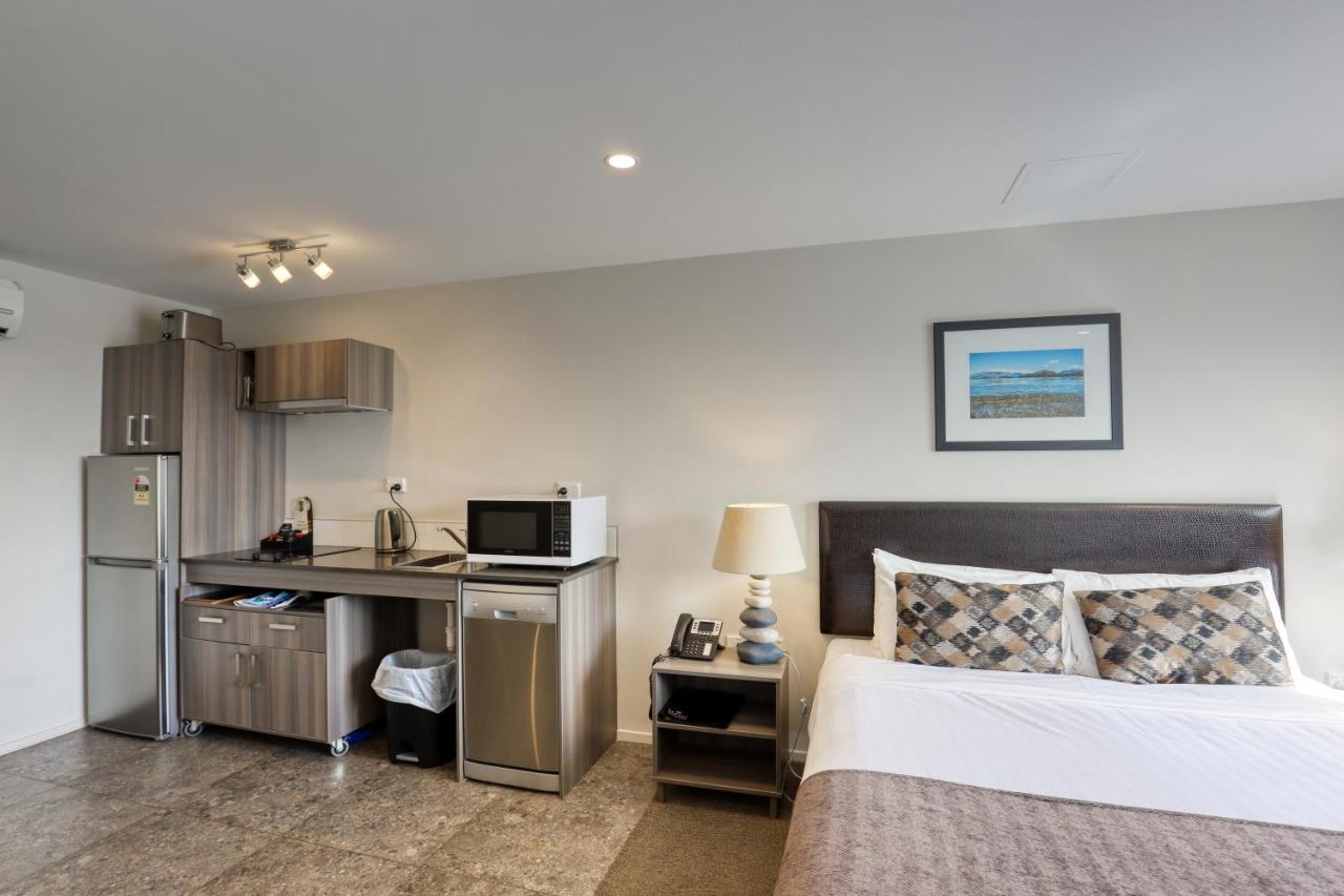 Ramada Suites By Wyndham Queenstown Remarkables Park Bagian luar foto