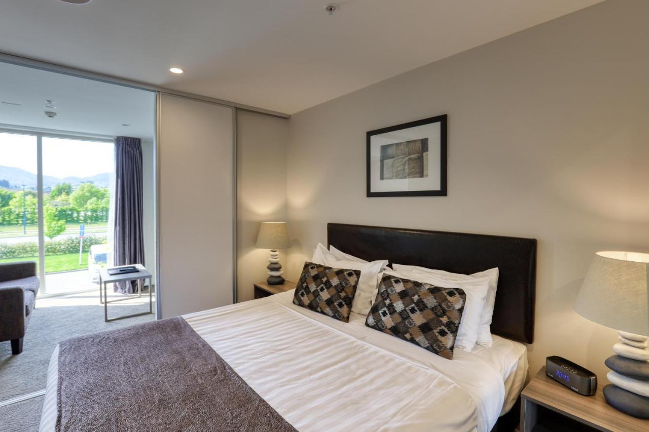 Ramada Suites By Wyndham Queenstown Remarkables Park Bagian luar foto