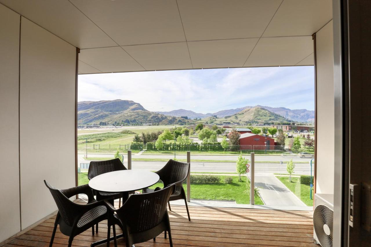 Ramada Suites By Wyndham Queenstown Remarkables Park Bagian luar foto