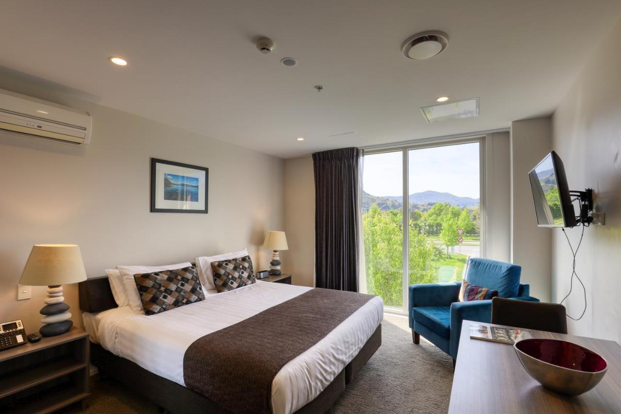 Ramada Suites By Wyndham Queenstown Remarkables Park Bagian luar foto