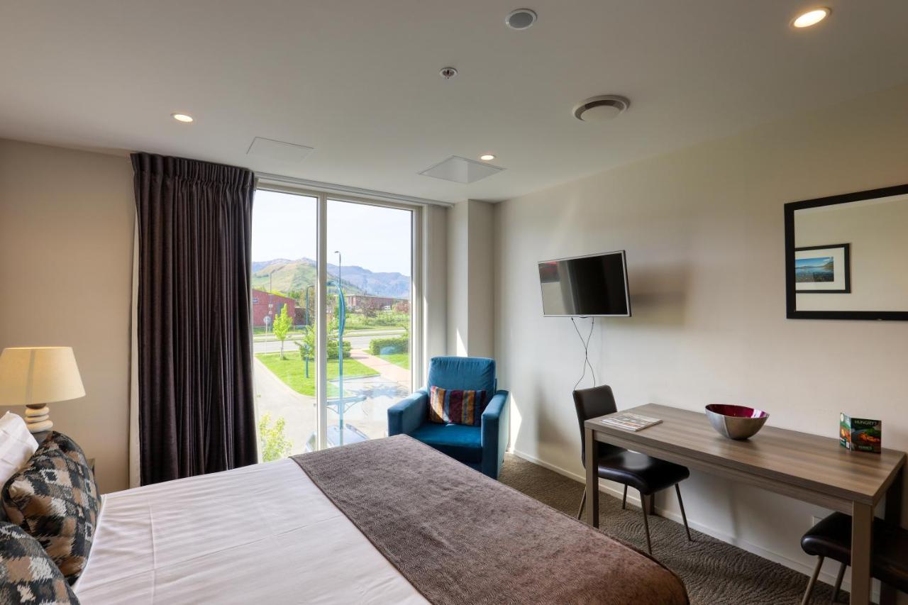 Ramada Suites By Wyndham Queenstown Remarkables Park Bagian luar foto