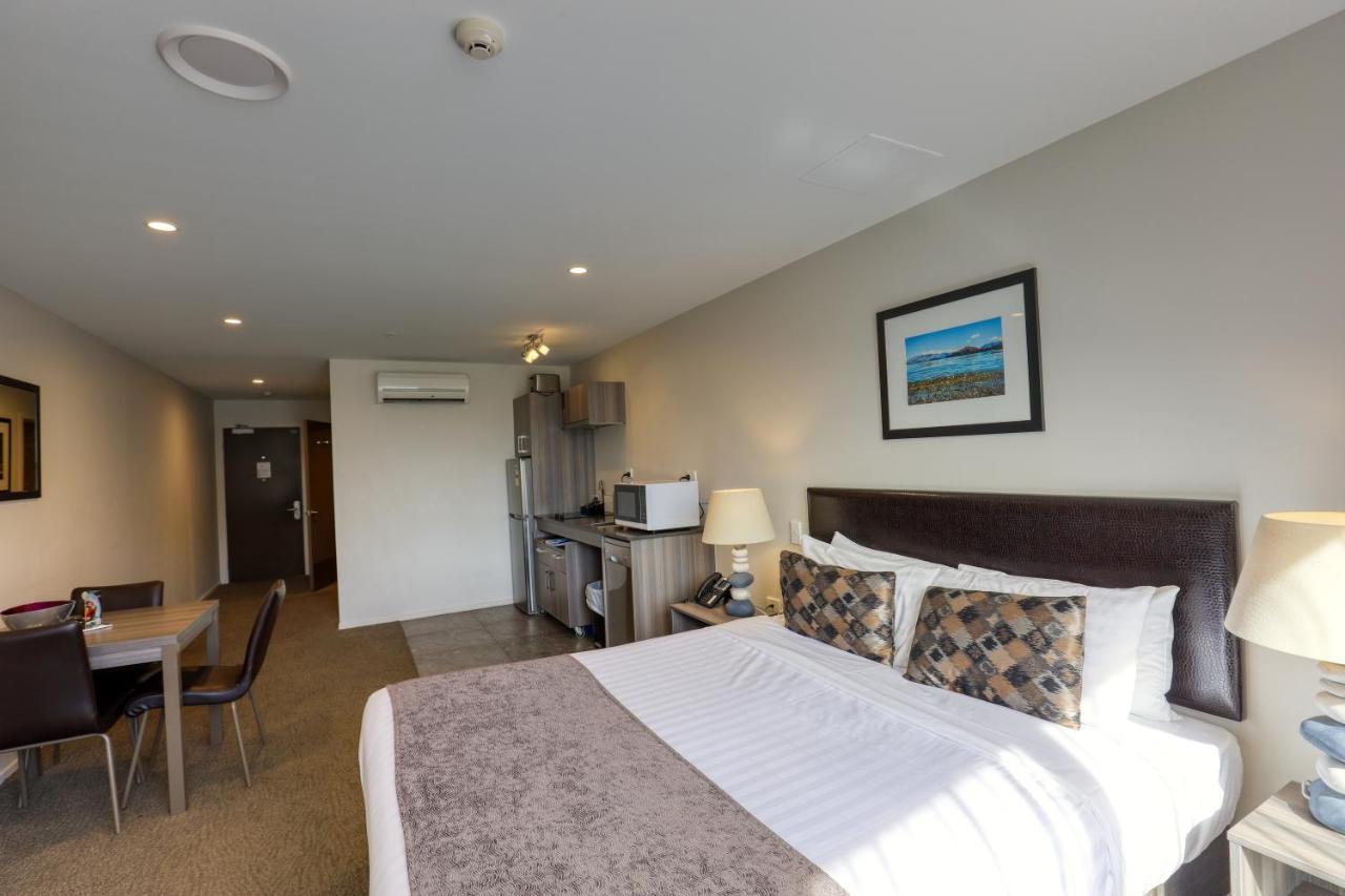 Ramada Suites By Wyndham Queenstown Remarkables Park Bagian luar foto