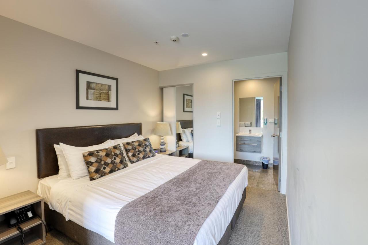 Ramada Suites By Wyndham Queenstown Remarkables Park Bagian luar foto