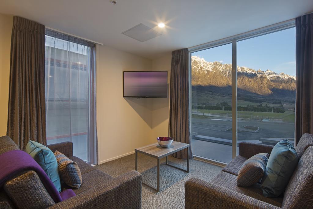 Ramada Suites By Wyndham Queenstown Remarkables Park Bagian luar foto