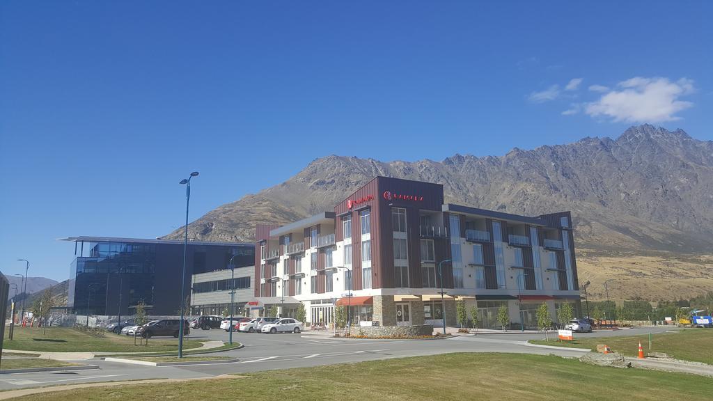 Ramada Suites By Wyndham Queenstown Remarkables Park Bagian luar foto