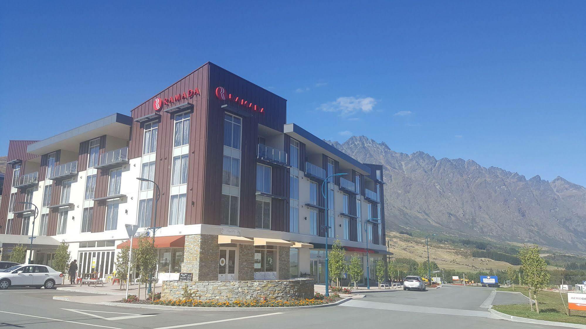 Ramada Suites By Wyndham Queenstown Remarkables Park Bagian luar foto